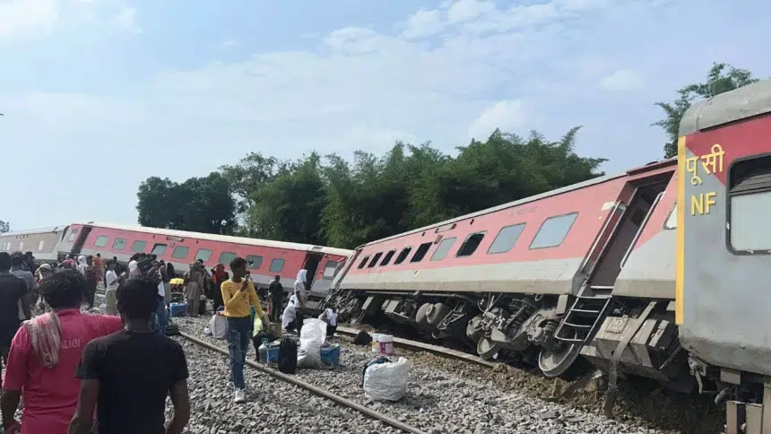 डिब्रूगढ़ एक्सप्रेस ट्रेन हादसा: धमाके की आवाज के बाद इमरजेंसी ब्रेक से हुई दुर्घटना