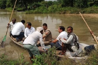 यमुना का जलस्तर बढ़ने से औरैया का अस्ता गांव बाढ़ प्रभावित